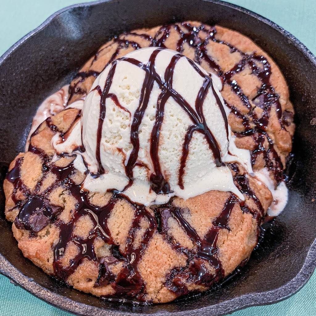 Ember & Greens | restaurant | 9403 Katy Fwy suite b, Houston, TX 77024, USA | 7134653333 OR +1 713-465-3333