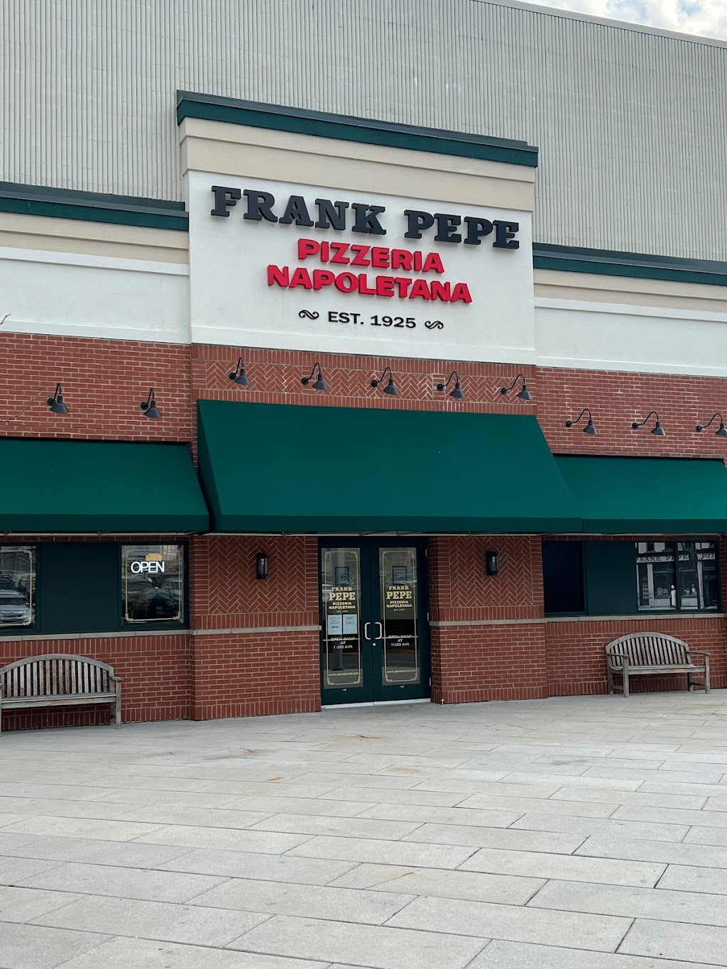 Frank Pepe Pizzeria Napoletana | restaurant | 7101 Democracy Blvd, Bethesda, MD 20817, USA | 3013047373 OR +1 301-304-7373