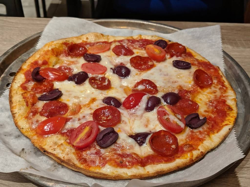 IzThat APIZZA | restaurant | 30215 Mound Rd, Warren, MI 48092, USA | 5868066354 OR +1 586-806-6354