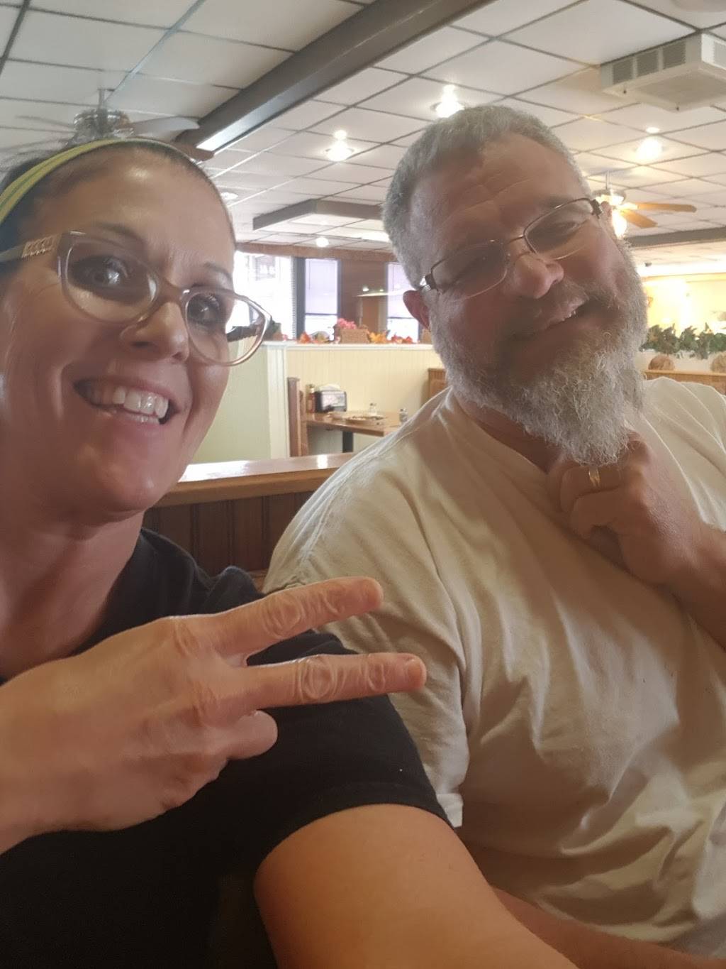 Sue’s Touch of Country Kitchen | restaurant | 2605 Rockford Ln, Louisville, KY 40216, USA | 5024505059 OR +1 502-450-5059