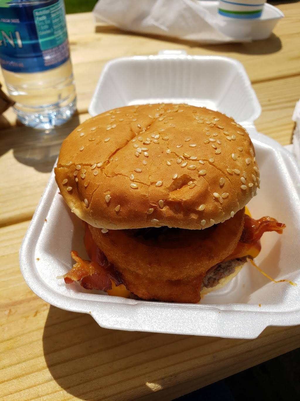 Albatross Drive-In | restaurant | 777 Main Rd, Washington, WI 54246, USA | 9208472203 OR +1 920-847-2203