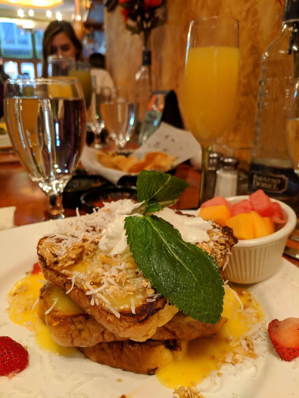 El Mariachi Tequila Bar & Grill | restaurant | 3906 N Broadway, Chicago, IL 60613, USA | 7735492932 OR +1 773-549-2932