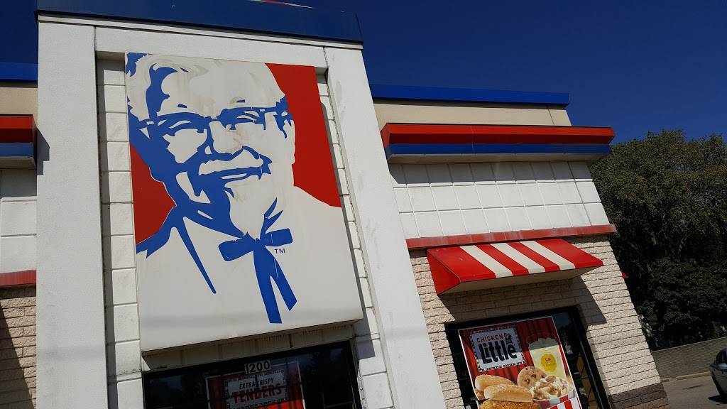 KFC | restaurant | 1200 Eight Mile Rd, Ferndale, MI 48220, USA | 2483982900 OR +1 248-398-2900