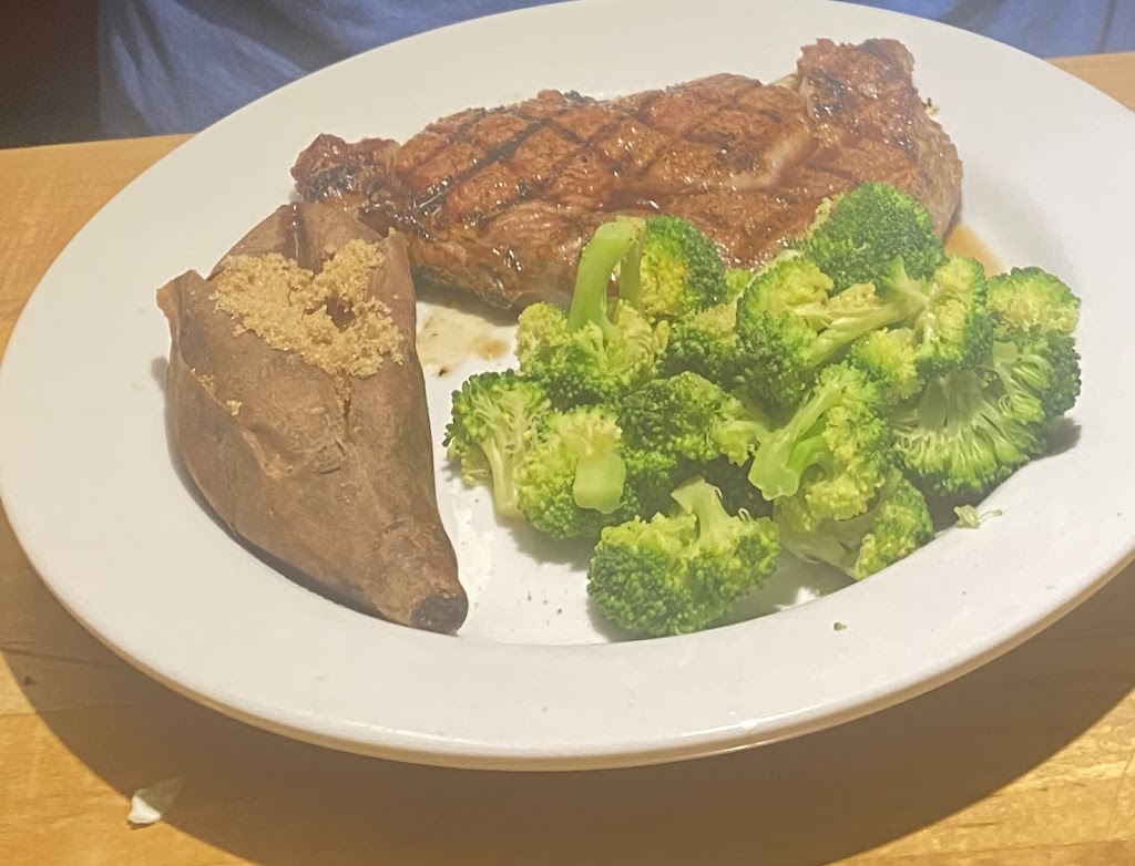 Lunas Bar and Grill | restaurant | 8660 Bankers St, Florence, KY 41042, USA | 8598170104 OR +1 859-817-0104