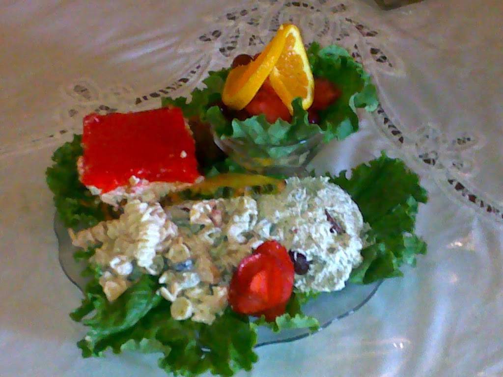 McCutchens Magnolia House | restaurant | 303 E Willow St, Scottsboro, AL 35768, USA | 2562593077 OR +1 256-259-3077