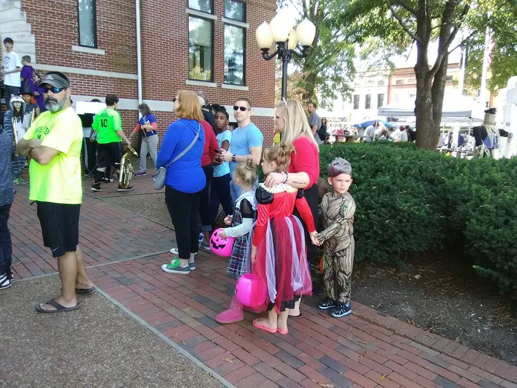 Perrys BBQ & Catering | restaurant | 215 E Ruff St, Paris, TN 38242, USA | 7313369668 OR +1 731-336-9668