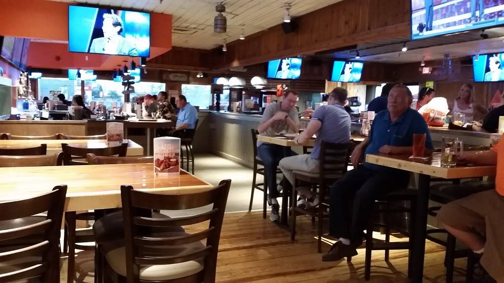 Hooters | restaurant | 6426 E 82nd St, Indianapolis, IN 46250, USA | 3175771477 OR +1 317-577-1477