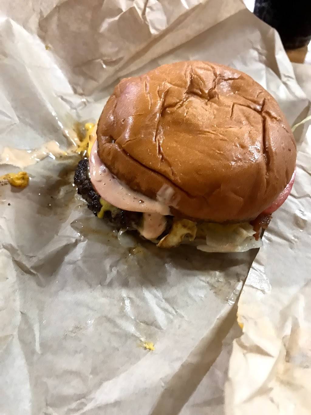 Modern Burger | restaurant | 3800 E Sky Harbor Blvd, Phoenix, AZ 85034, USA | 6022733300 OR +1 602-273-3300