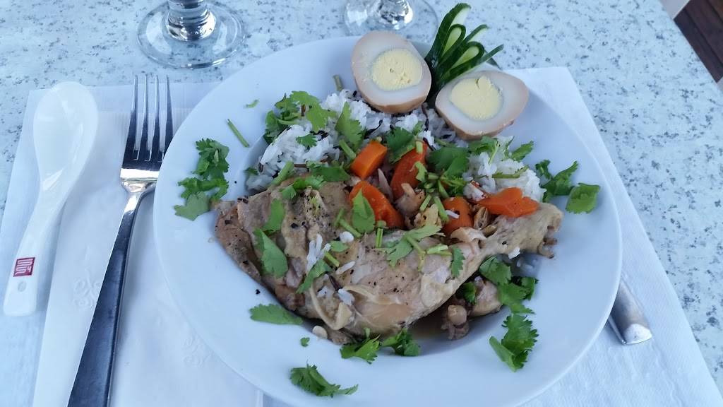 Ürasie | restaurant | 11 Rue Front, Gatineau, QC J9H 4W8, Canada | 8192080444 OR +1 819-208-0444