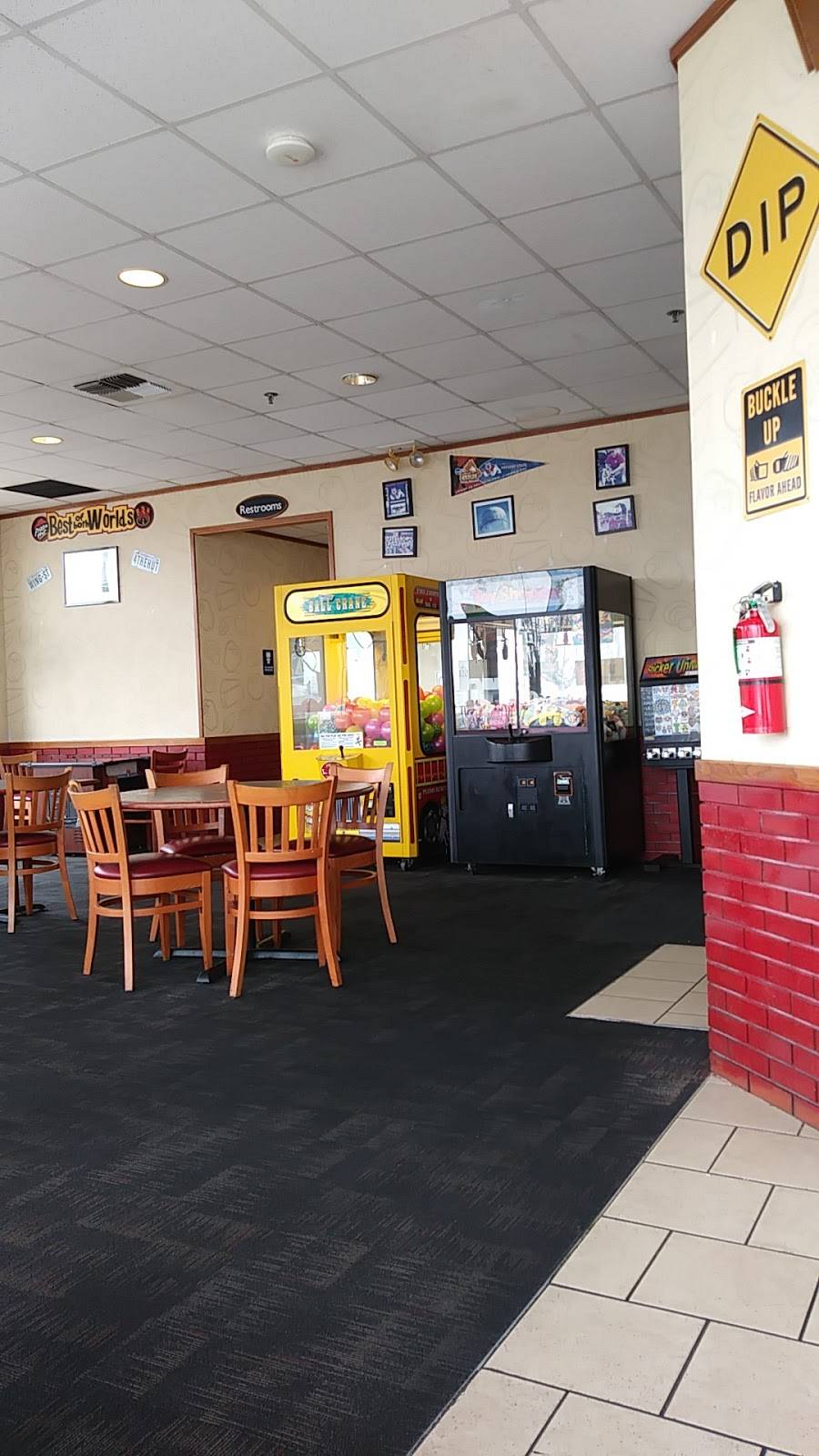 Pizza Hut | meal takeaway | 624 S Clovis Ave, Fresno, CA 93727, USA | 5592513000 OR +1 559-251-3000