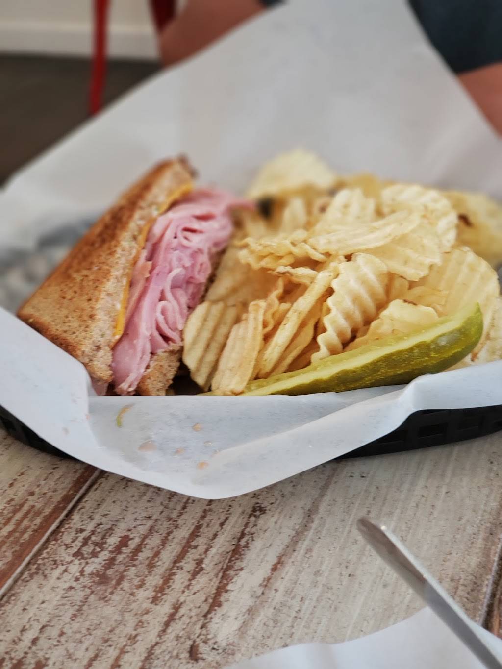 Farm Luck Soda Fountain & Dry Goods | restaurant | 109 W Franklin St #119, Waxahachie, TX 75165, USA | 2149038021 OR +1 214-903-8021