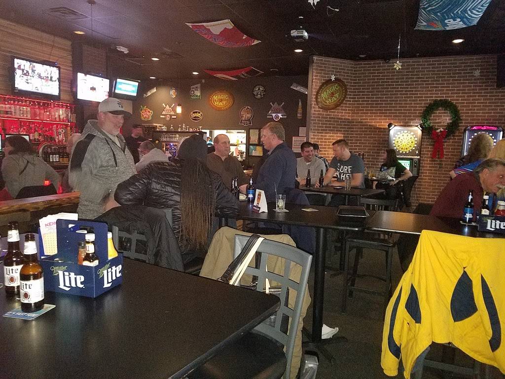 Kapones Sports Tavern | restaurant | 24301 Harper Ave, St Clair Shores, MI 48080, USA | 5862005242 OR +1 586-200-5242