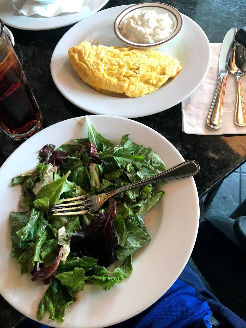 Basix Food & Bar | cafe | 8333 Santa Monica Blvd, West Hollywood, CA 90069, USA | 3238482460 OR +1 323-848-2460