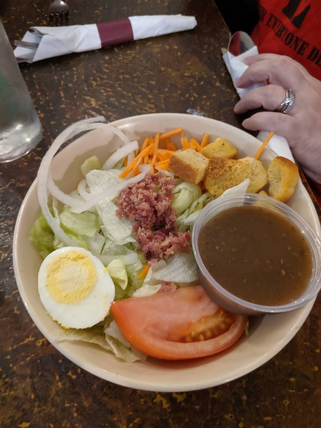 Crossbow Inn | restaurant | 11310 S Saginaw St, Grand Blanc, MI 48439, USA | 8106950720 OR +1 810-695-0720