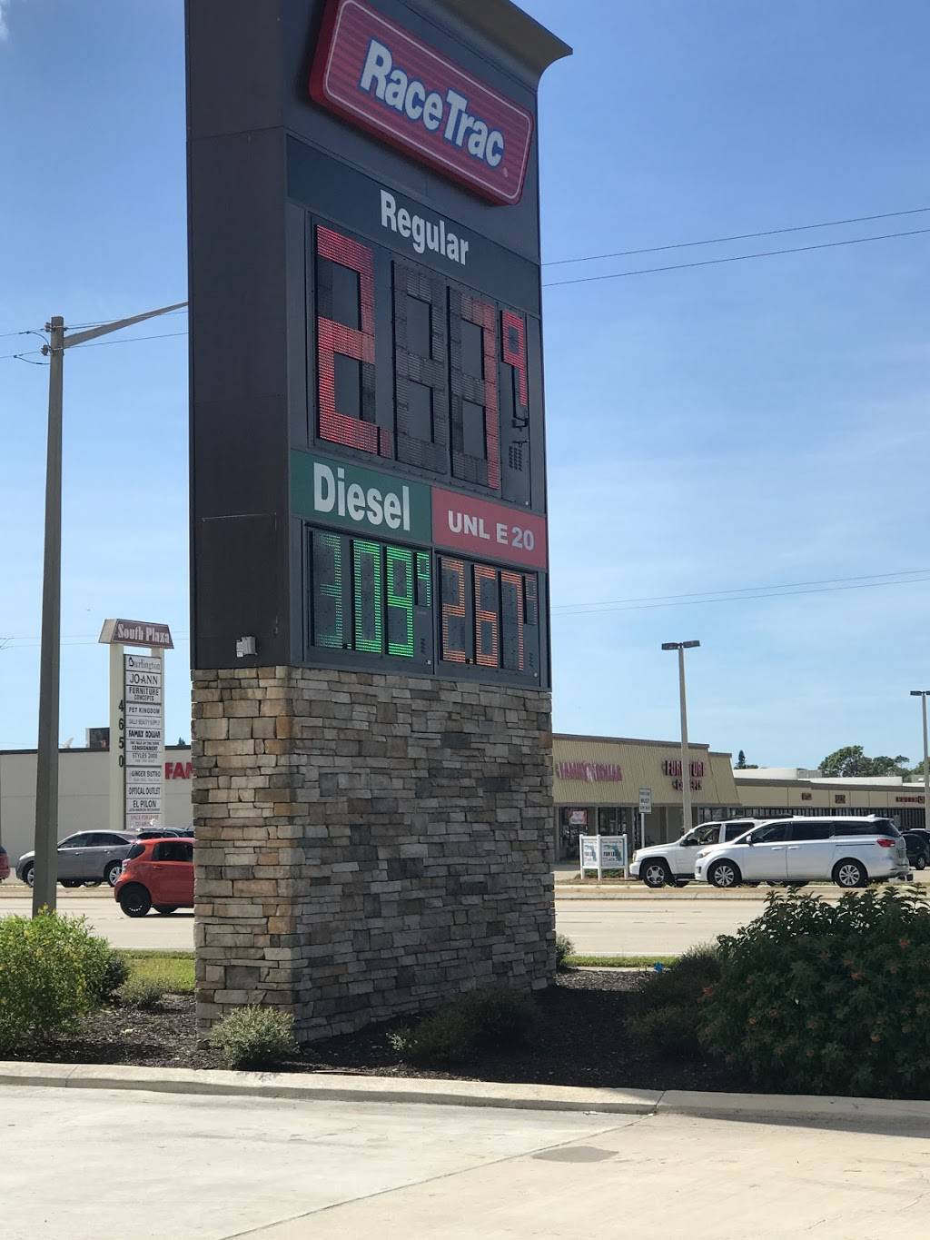 RaceTrac | bakery | 4551 S Cleveland Ave, Fort Myers, FL 33907, USA | 2392751046 OR +1 239-275-1046