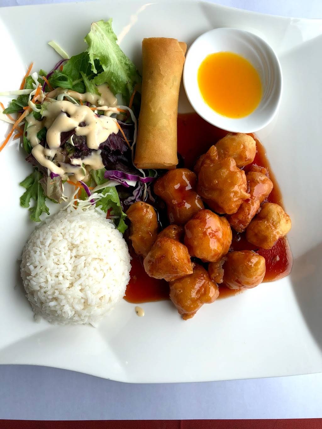 Restaurant Emeraude Bangkok | restaurant | 413 Avenue Bourke, Dorval, QC H9S 3W8, Canada | 5145386628 OR +1 514-538-6628