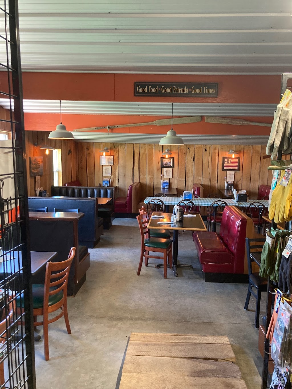 The Sportsmans Hut | restaurant | 22141 State Hwy W, Ridgeway, MO 64481, USA | 6608680934 OR +1 660-868-0934