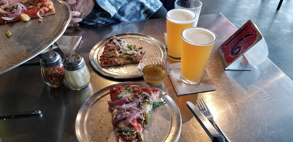 Lupis Pizza Pies | restaurant | 5504 Hixson Pike, Hixson, TN 37343, USA | 4238473700 OR +1 423-847-3700