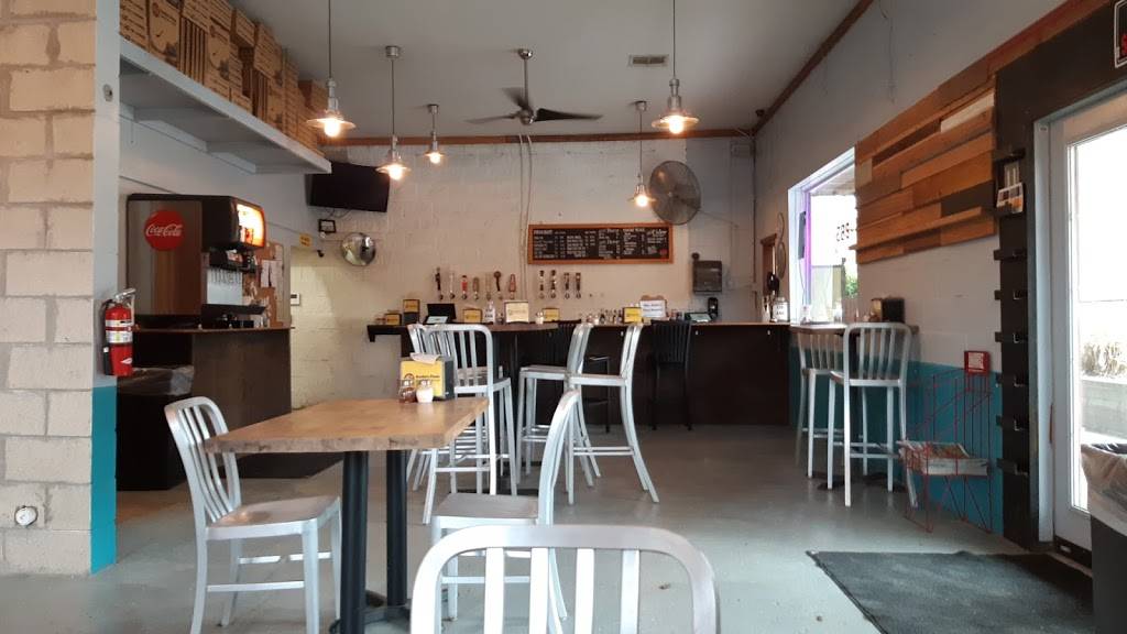 Austins Pizza Cuernavaca | restaurant | 1705 N Cuernavaca Dr N, Austin, TX 78733, USA | 5127958888 OR +1 512-795-8888