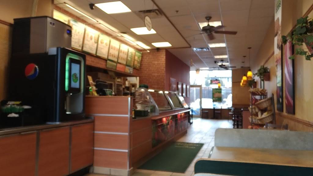 Subway | meal takeaway | 452 Rathburn Rd, Etobicoke, ON M9C 3S8, Canada | 4166227782 OR +1 416-622-7782