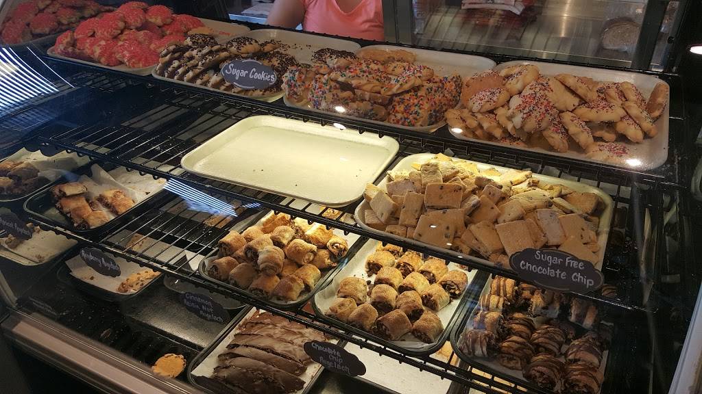 Maxs Deli | restaurant | 191 Skokie Valley Rd, Highland Park, IL 60035, USA | 8478310600 OR +1 847-831-0600