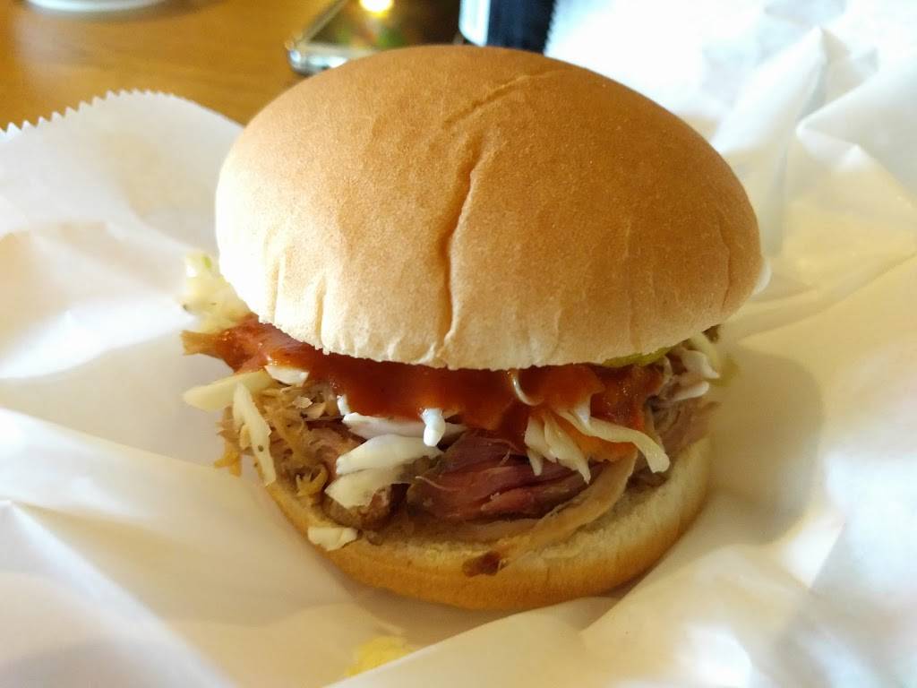 Corner Pit BBQ | restaurant | 107 Dellrose Rd, Dellrose, TN 38453, USA | 9317324575 OR +1 931-732-4575