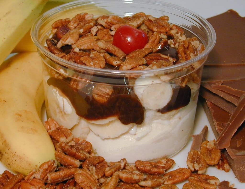 Gilles Frozen Custard | restaurant | 7515 W Bluemound Rd, Milwaukee, WI 53213, USA | 4144534875 OR +1 414-453-4875