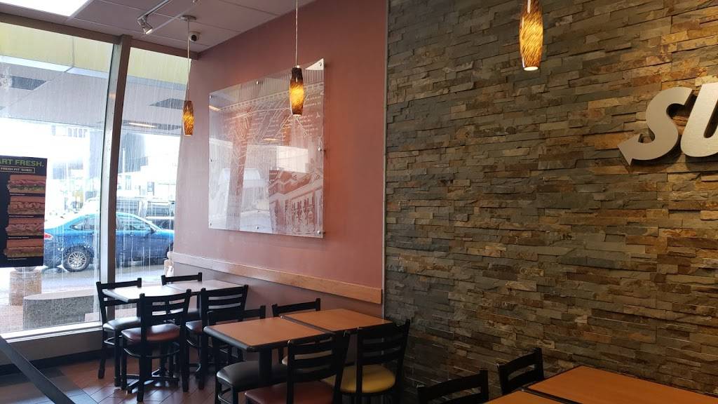 Subway | restaurant | 4201 St Antoine St, Detroit, MI 48201, USA | 3138318142 OR +1 313-831-8142
