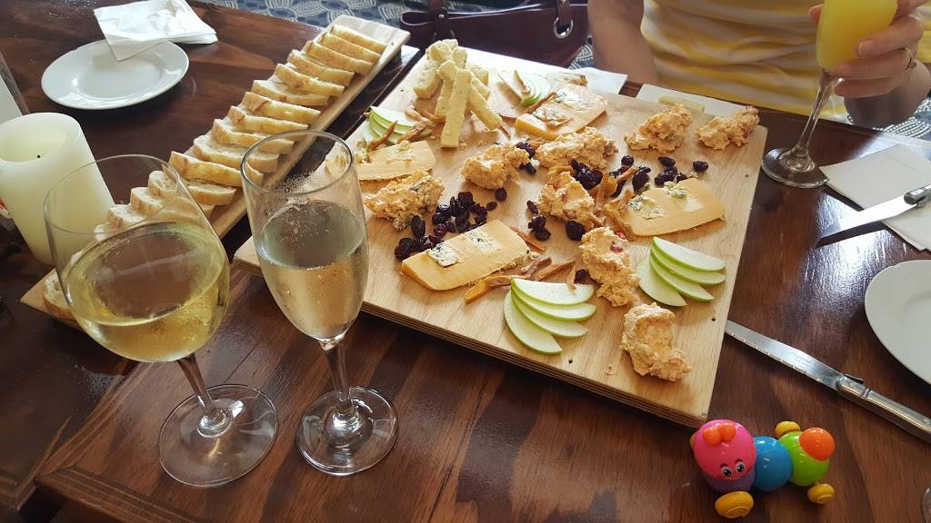 Accent On Wine & More | restaurant | 132 S Main St, Summerville, SC 29483, USA | 8438321212 OR +1 843-832-1212