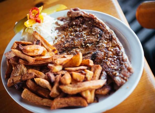 Delibees | meal takeaway | 24 Av de la Baie de Valois, Pointe-Claire, QC H9R 4B3, Canada | 5146931163 OR +1 514-693-1163