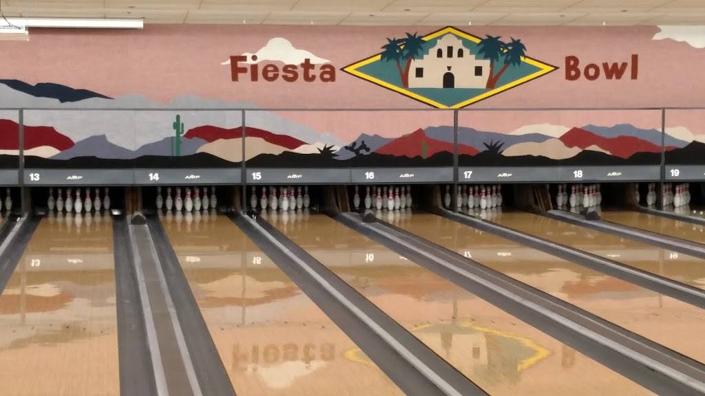 The PUB at the Bowl | restaurant | 890 Avenida Central, Lady Lake, FL 32159, USA | 3527532747 OR +1 352-753-2747