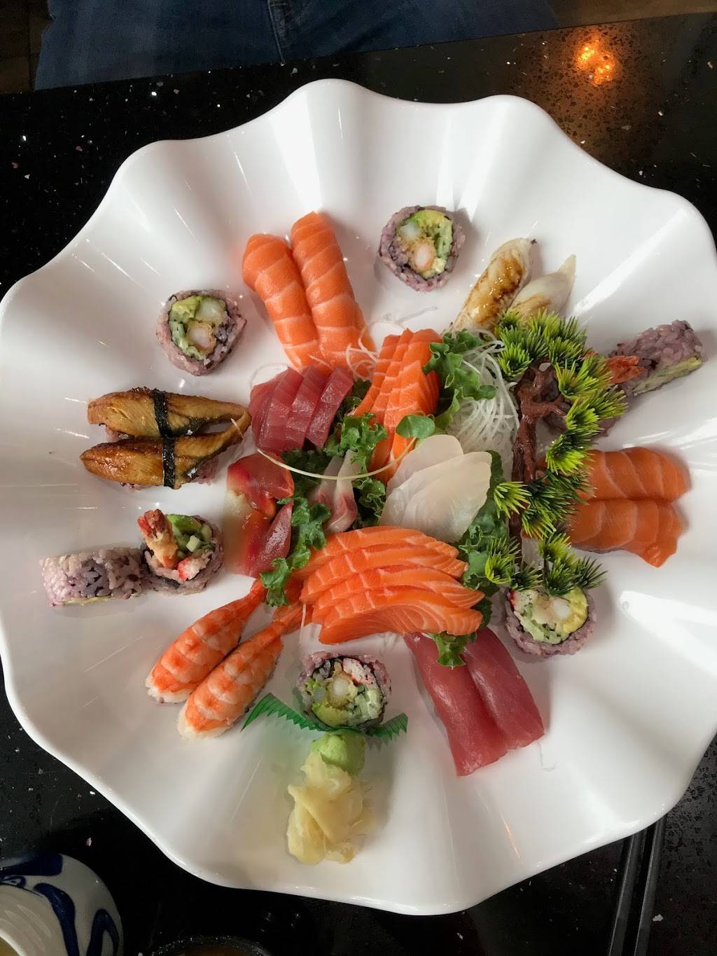 Krazy Roll | restaurant | 84 Marine Parade Dr, Etobicoke, ON M8V 0A3, Canada | 6473522270 OR +1 647-352-2270