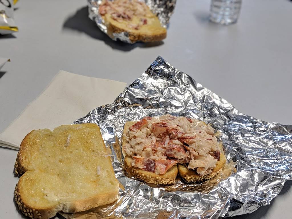 Alive & Kicking Lobsters | restaurant | 269 Putnam Ave, Cambridge, MA 02139, USA | 6178760451 OR +1 617-876-0451