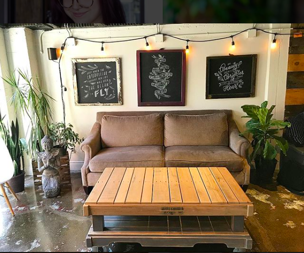 Carrots N Dates | restaurant | 2090 Wyandotte St E, Windsor, ON N8Y 5B2, Canada | 5199625115 OR +1 519-962-5115