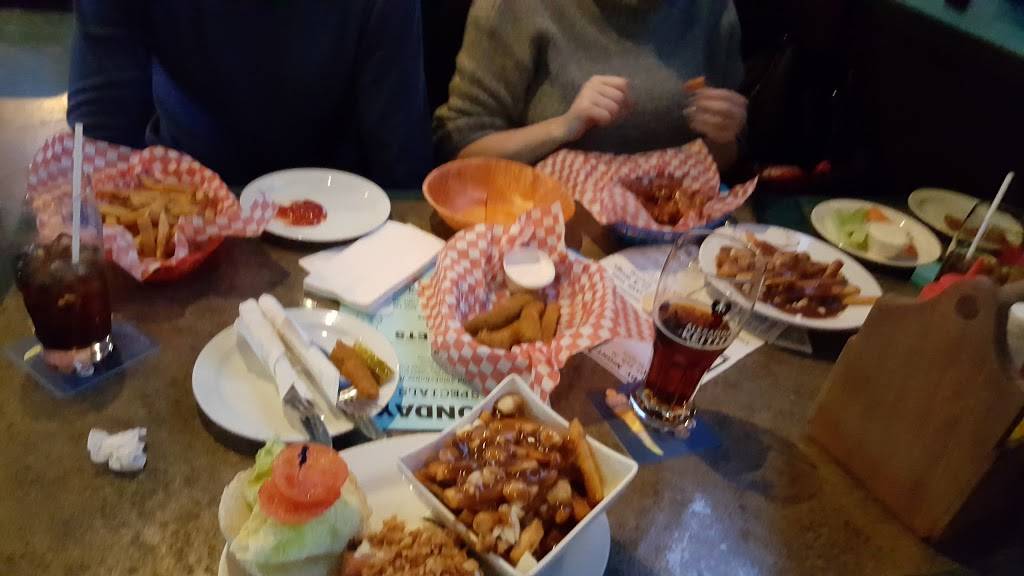 Grand Central Sports | restaurant | 4573 Queen St, Niagara Falls, ON L2E 2L7, Canada | 9053579000 OR +1 905-357-9000