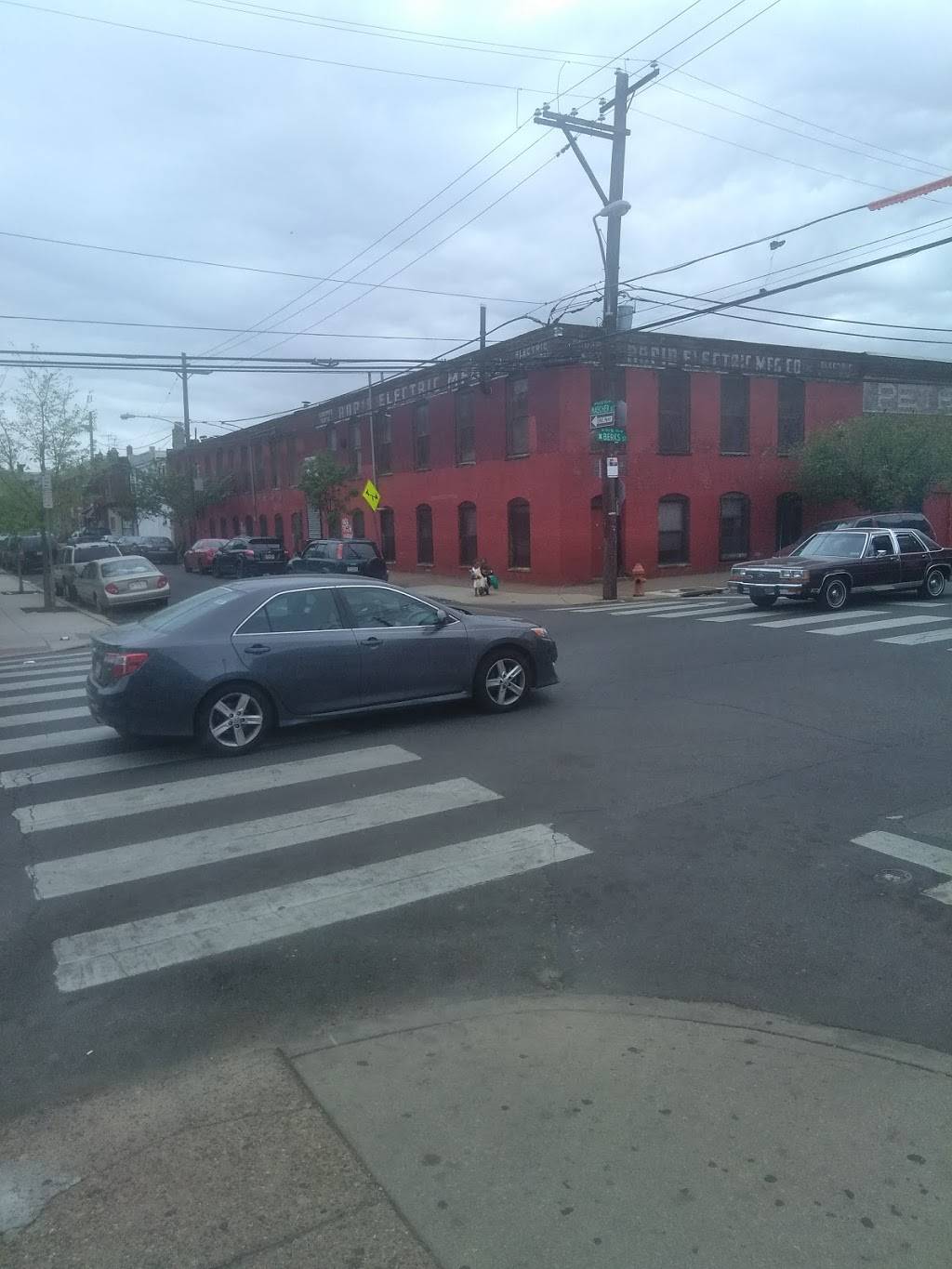 Kristina Pizza | restaurant | 1901 N Mascher St, Philadelphia, PA 19122, USA | 2157393277 OR +1 215-739-3277