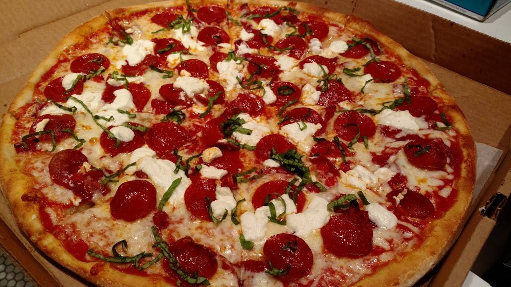 New York City Pizza | restaurant | 190 E Bay St #102, Charleston, SC 29401, USA | 8438055933 OR +1 843-805-5933