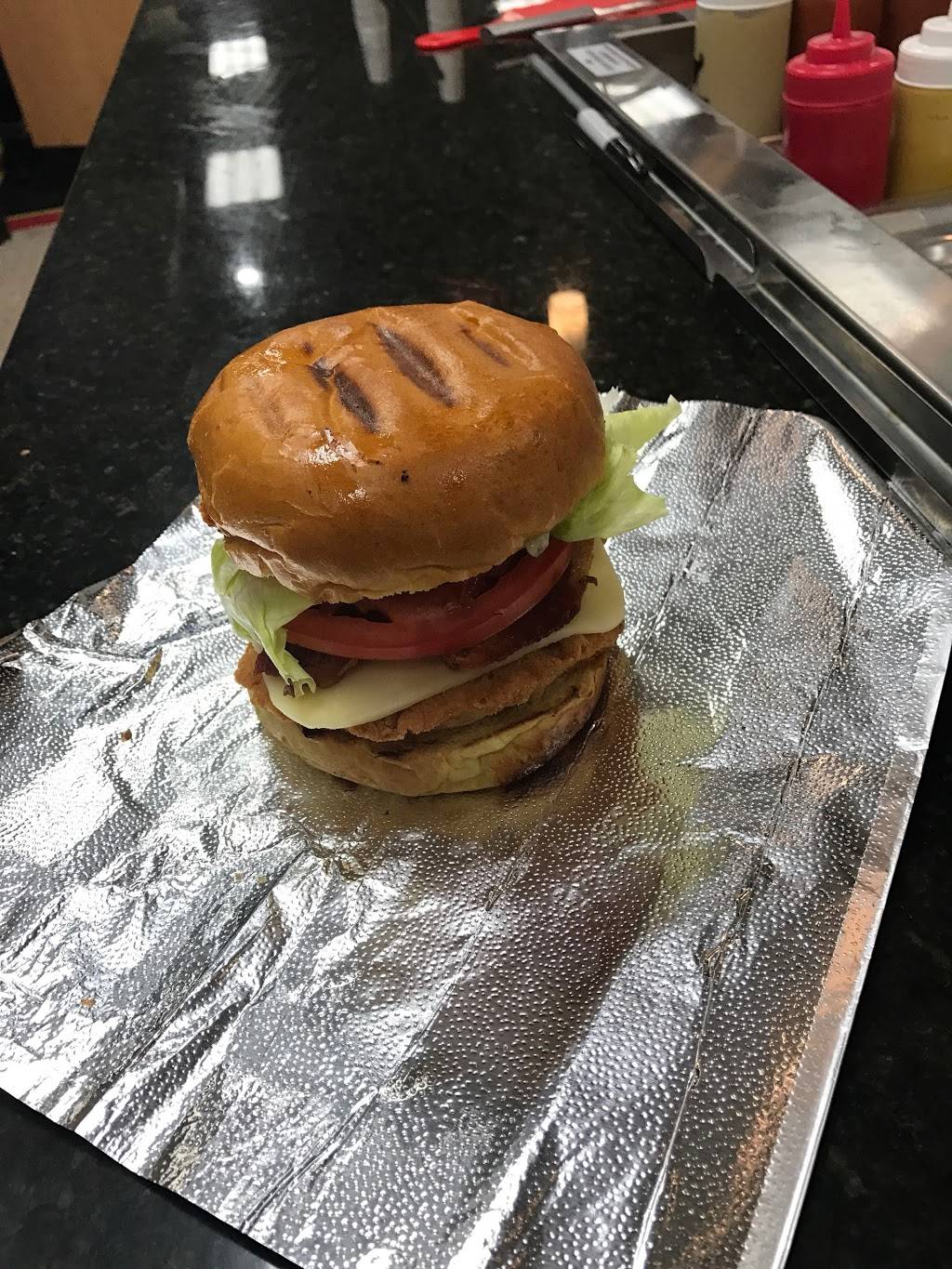 Bullseyes Pit Beef & Catering | restaurant | 7914 Belair Rd, Baltimore, MD 21236, USA | 4106657500 OR +1 410-665-7500