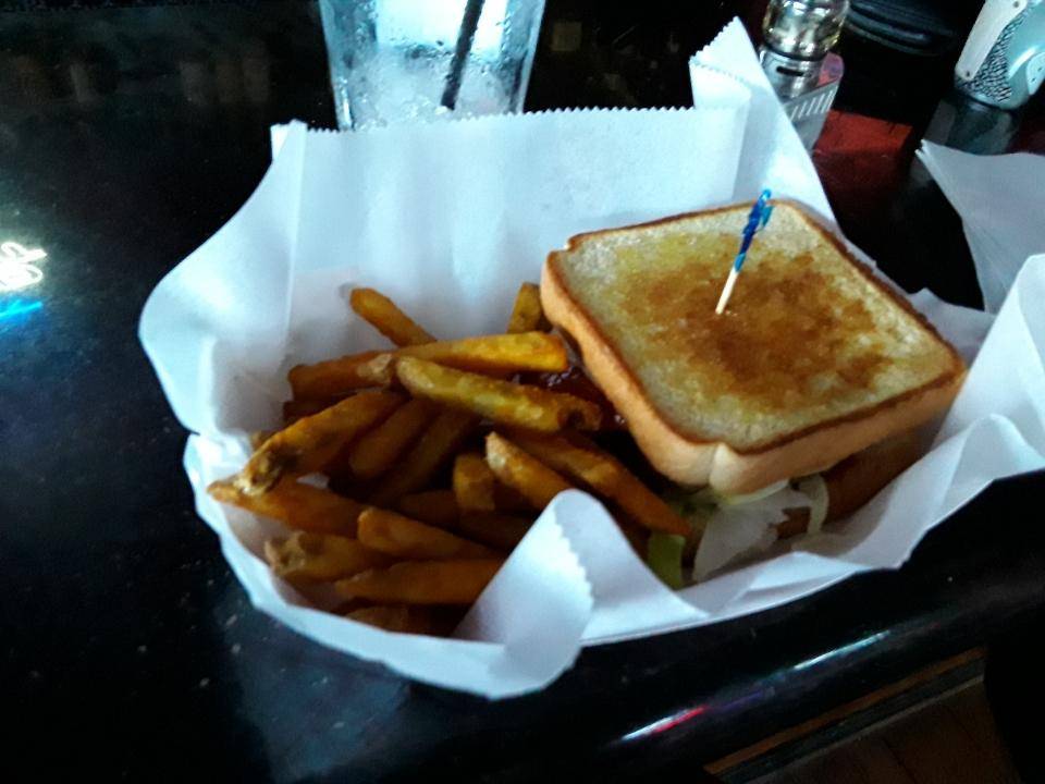 Sharkies On The Beach | night club | 10 Surf Dr, Surfside Beach, TX 77541, USA | 9792331122 OR +1 979-233-1122