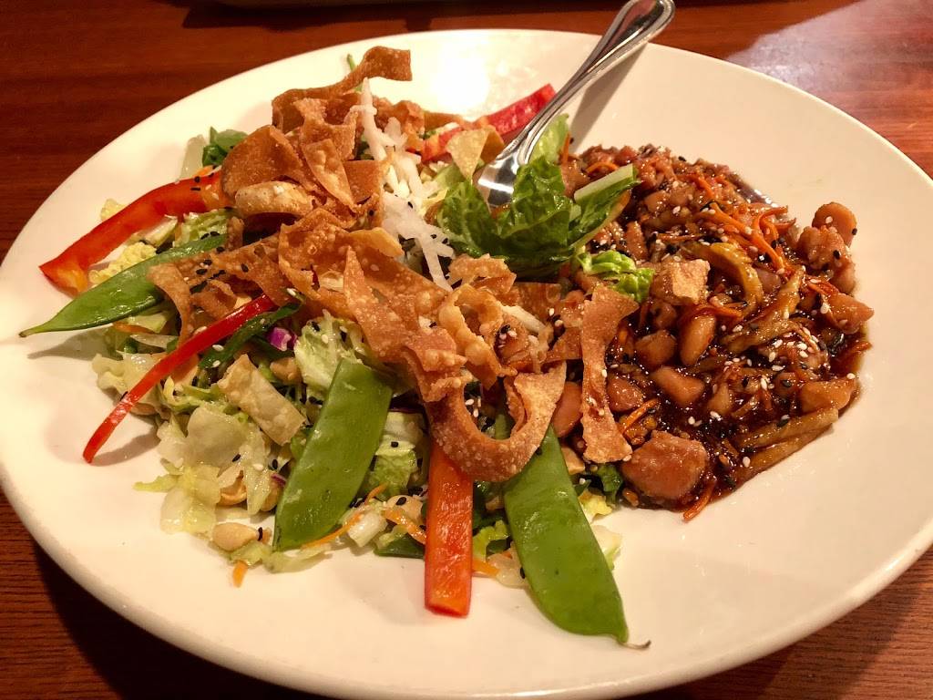 Houlihans | restaurant | 17029 Abercorn St, Savannah, GA 31419, USA | 9129215712 OR +1 912-921-5712