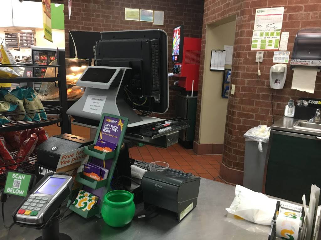 Subway | meal takeaway | 1923 E Kearney St, Springfield, MO 65803, USA | 4178310033 OR +1 417-831-0033