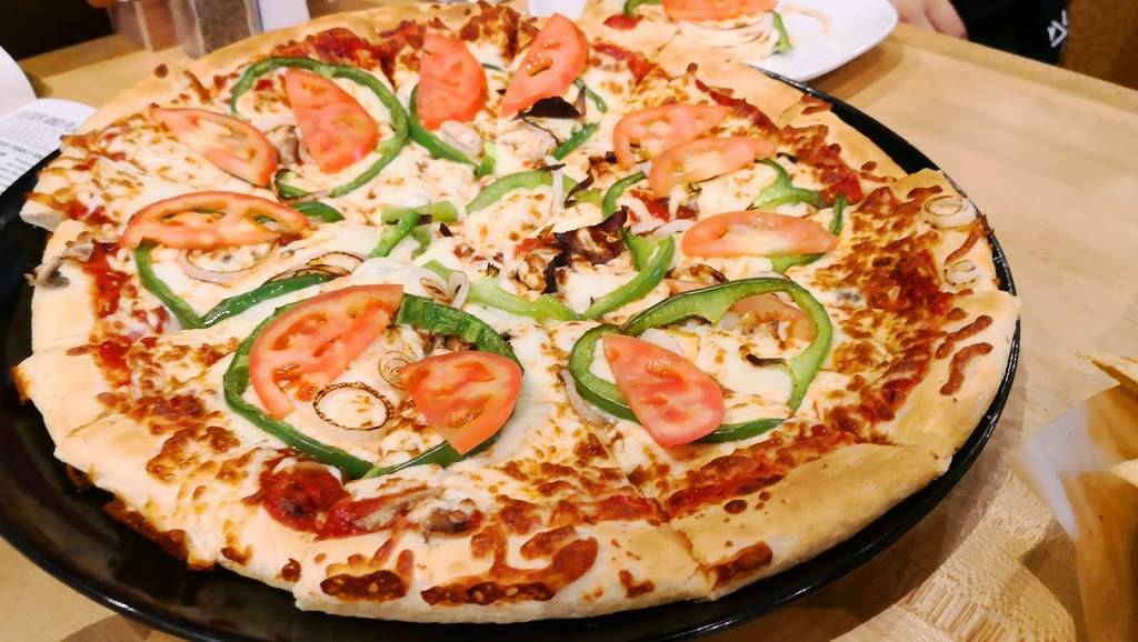 Boston Pizza | restaurant | 425 Bingemans Centre Dr, Kitchener, ON N2B 3X7, Canada | 5197458888 OR +1 519-745-8888