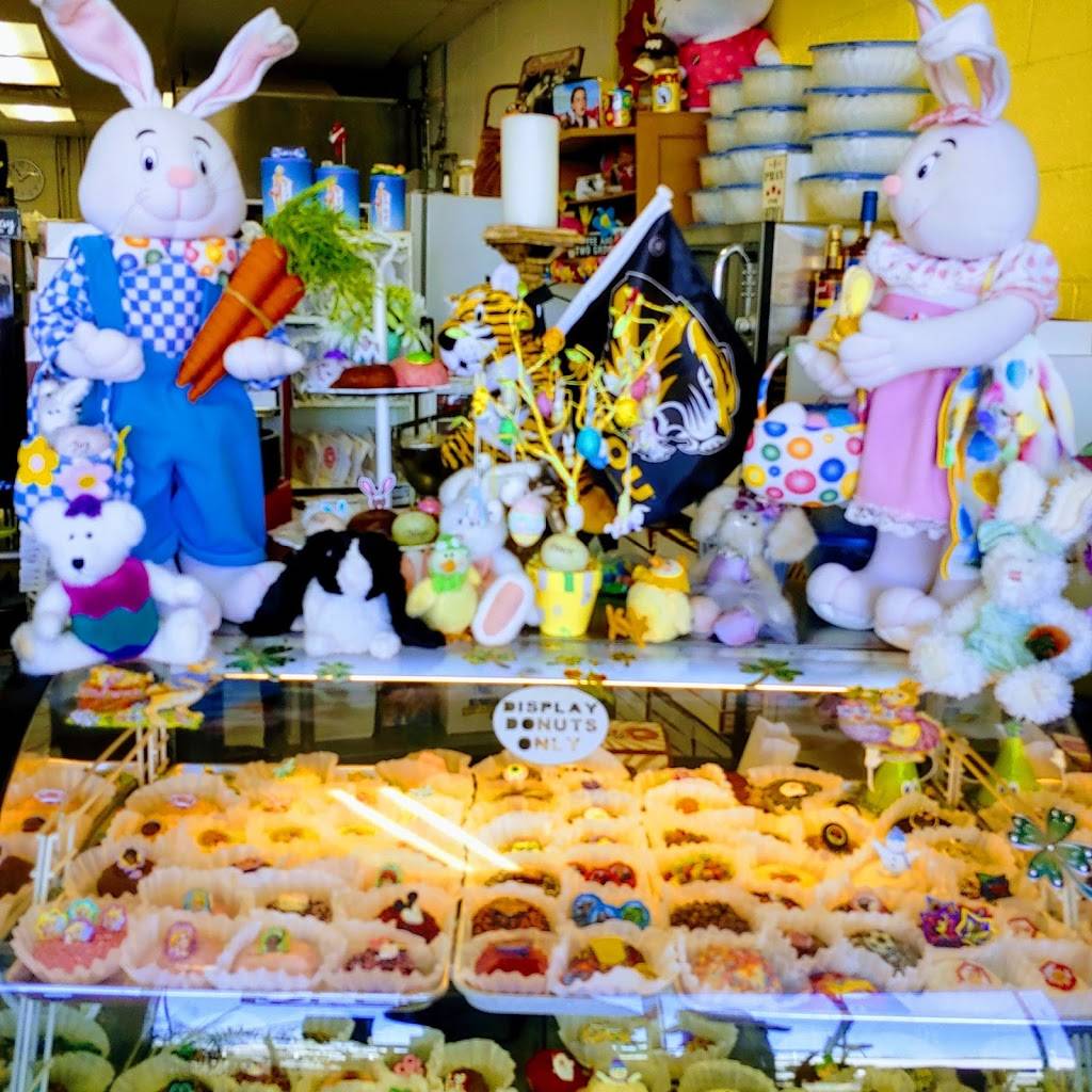 Doughboys Donuts | bakery | 11559 E 63rd St, Raytown, MO 64133, USA | 8163580840 OR +1 816-358-0840