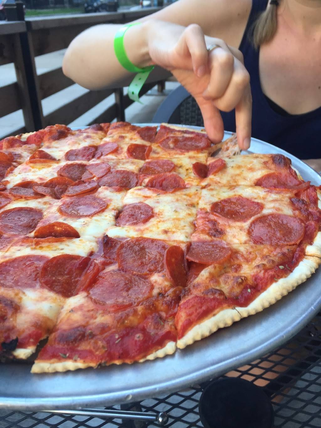 DAgostinos Pizza and Pub Wrigleyville | restaurant | 1351 W Addison St, Chicago, IL 60613, USA | 7734771822 OR +1 773-477-1822