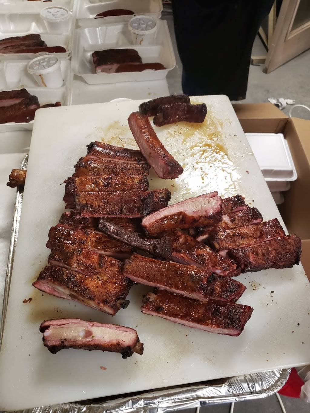 BallHoggs BBQ | restaurant | 2941 E Houston St, San Antonio, TX 78202, USA | 2105494203 OR +1 210-549-4203