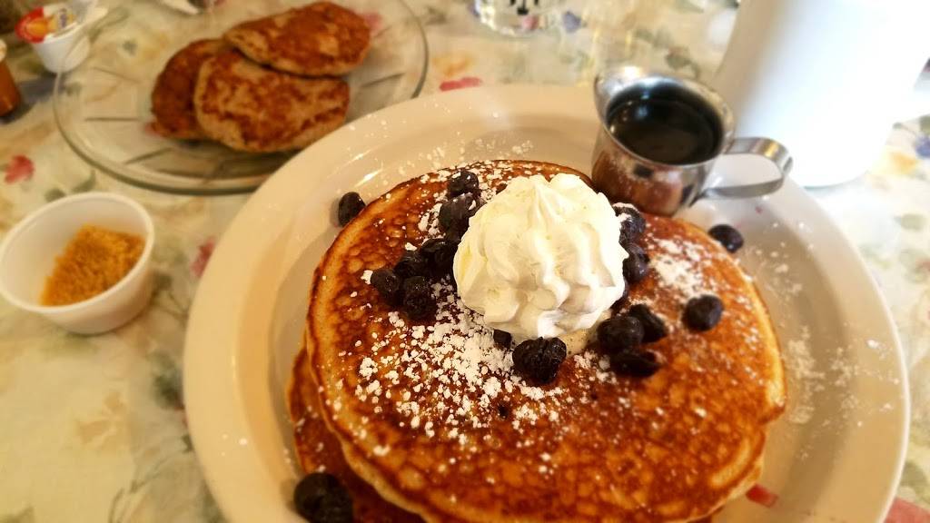 The Breakfast Club | restaurant | 676 W Grand River Ave, Brighton, MI 48116, USA | 8102298877 OR +1 810-229-8877