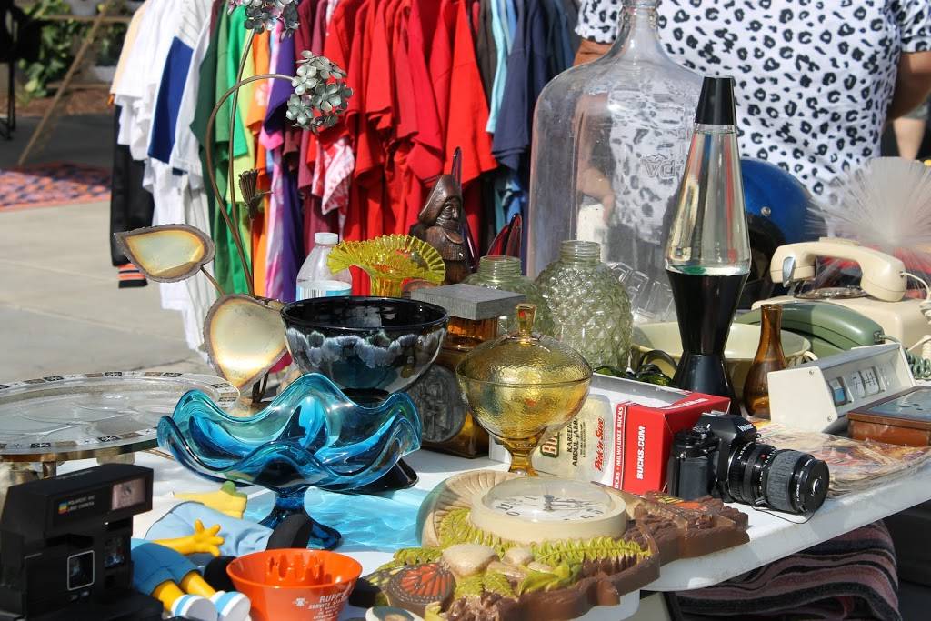 Neighborhood Flea (2nd Sundays May - October) | restaurant | 26th Street and, Railroad St, Pittsburgh, PA 15222, USA | 4122544464 OR +1 412-254-4464