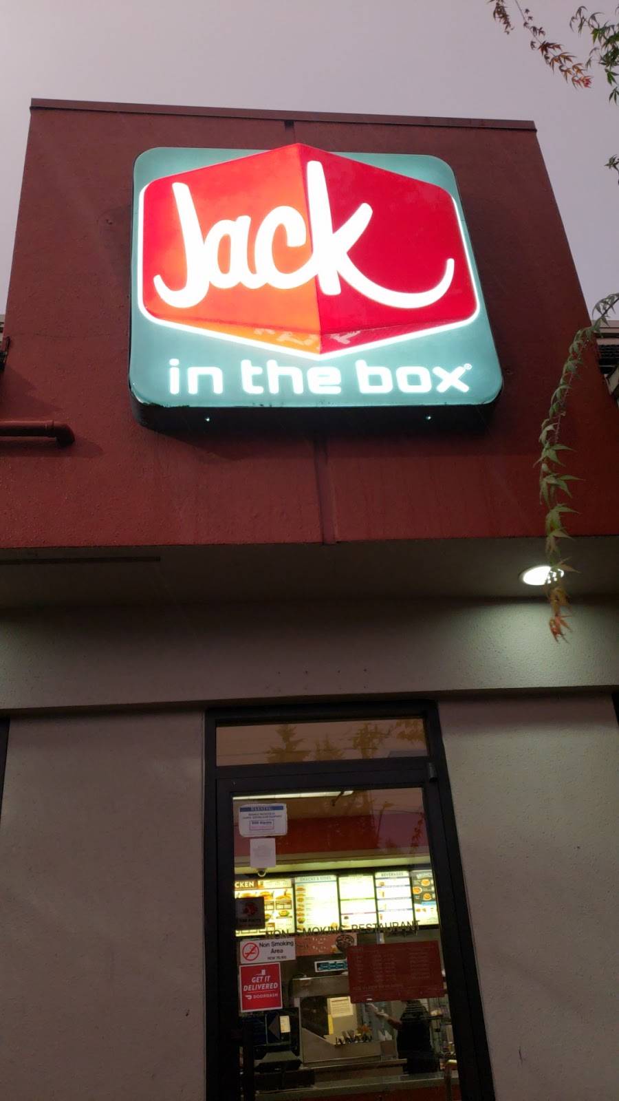 Jack in the Box | restaurant | 4717 Evergreen Way, Everett, WA 98203, USA | 4253390866 OR +1 425-339-0866