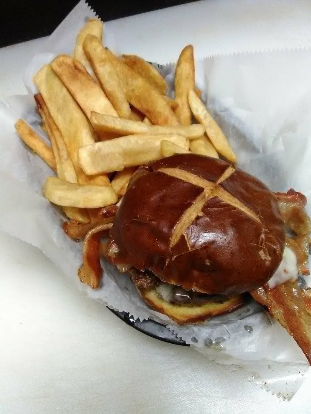 Press Box Sports Emporium | restaurant | 222 S Dale Mabry Hwy, Tampa, FL 33609, USA | 8138763528 OR +1 813-876-3528