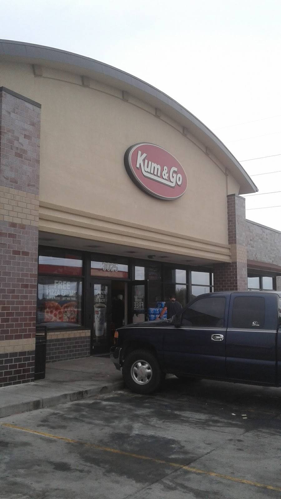 Kum & Go | meal takeaway | 3025 Hancock Expy, Colorado Springs, CO 80916, USA | 7194738296 OR +1 719-473-8296